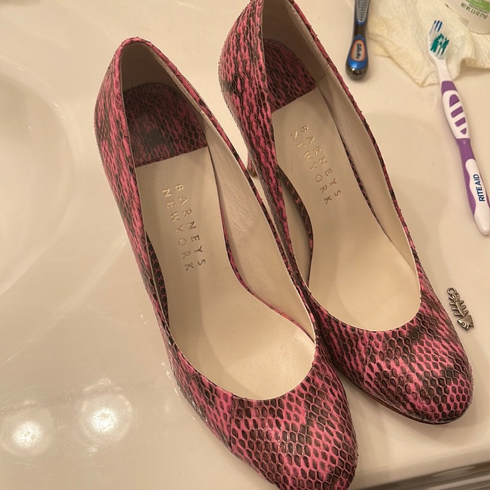 Barney’s pink high heels new size 7 leather snake embossed